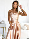 numoco Langes Kleid aus Satin mit exklusivem Ausschnitt auf der Rückseite – Gold Numoco PERLA