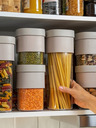 Lékué Set aus drei Vorratsbehältern für trockene Lebensmittel in Hellgrau Lékué Flip Storage Set