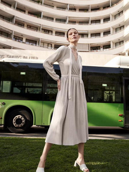 Moodo Beigefarbenes Damen-Kleid von MOODO